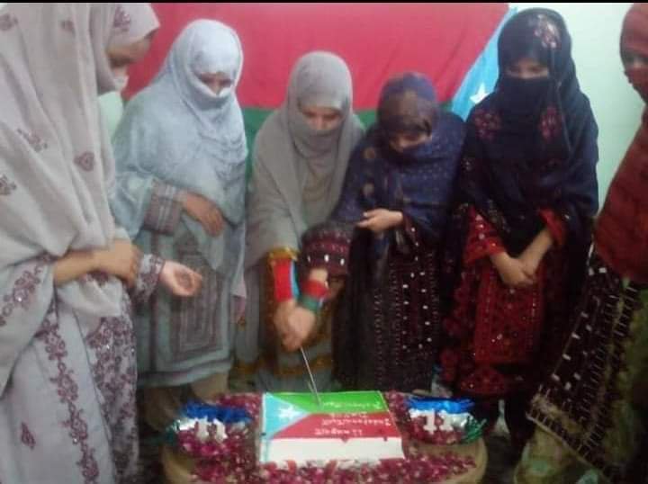 Women in Balochistan cutting the cake to celebrate Balochistan Independence Day