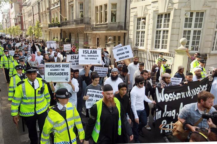 Sadiq Khan responsible for converting Britain as a colony of Pakistan: Pakistani Muslims openly show their strength on streets threatening other religions while unarmed police provides them security.