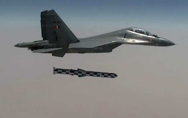 Air version of BRAHMOS Missiles From India test fired from SU-30MKI platform against a sea target