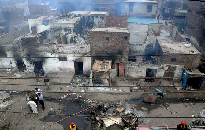 Christian Houses burnt in Pakistan, after thousands of Radical Islamist attacked a Christian neighborhood on 9-March 2013

