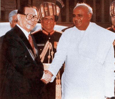 India China Border Agreements: Indian Former PM Deve Gowda with Chinese PM Jiang Zemin