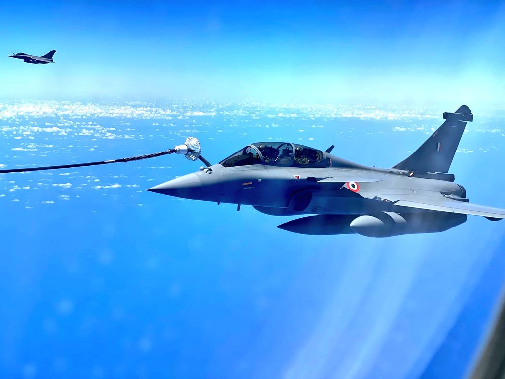 India gets Rafale Fighter Jets: Mid air refueling on way to India