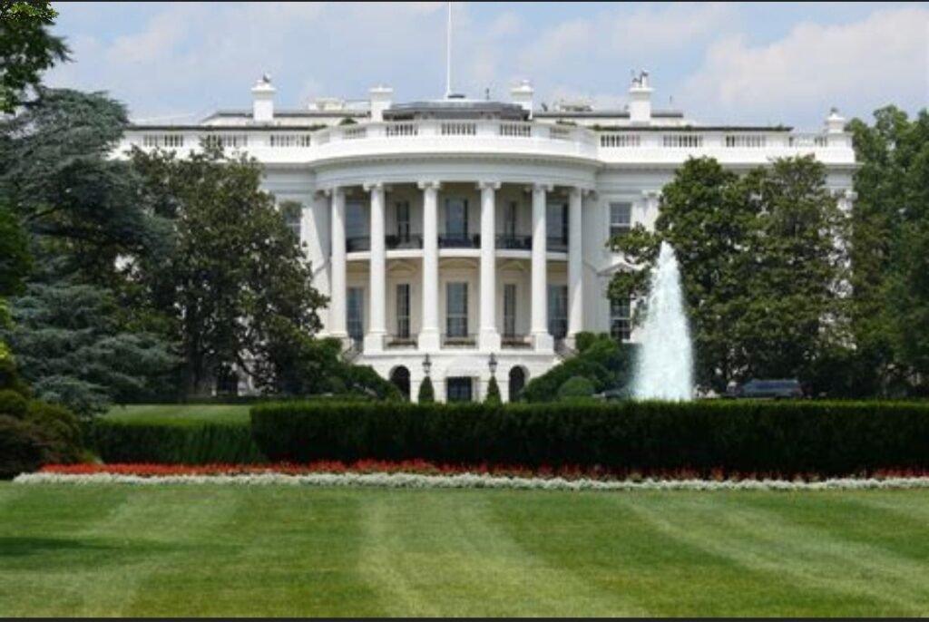 Shooting Outside The White House happened on 17th Street and Pennsylvania Avenue.