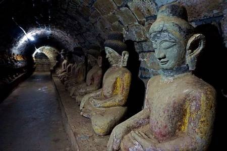 Shitthaung is a famous temple in Mrauk-U. The name means temple of 80,000 Buddha images