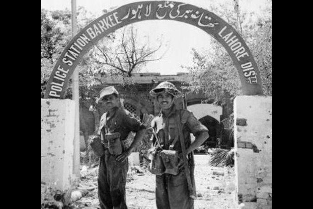 Baloch, Pashtun Struggle Similar To 1971 Bangladesh Separation From Pakistan : Image of 1965 War. Indian Soldiers posing in front of a Police Station in Lahore