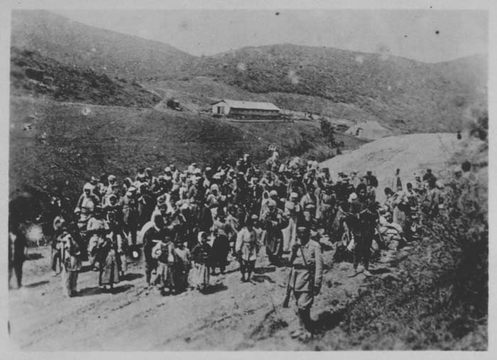 Ottoman troops guard Armenians being deported. Ottoan Empire 1915-16. | Armenian Genocide | NewsComWorld.com