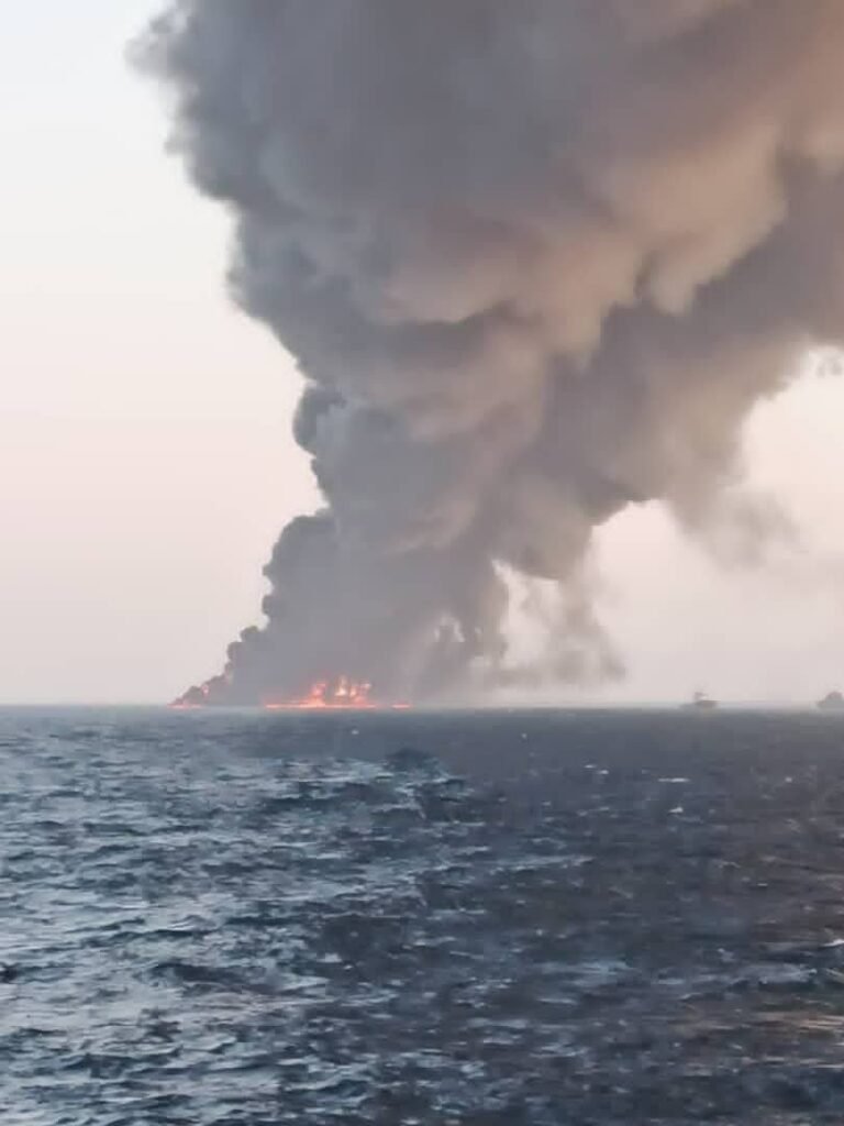 Largest ship in the Iranian navy catches fire and later sinks in the Gulf of Oman | NewsComWorld.com