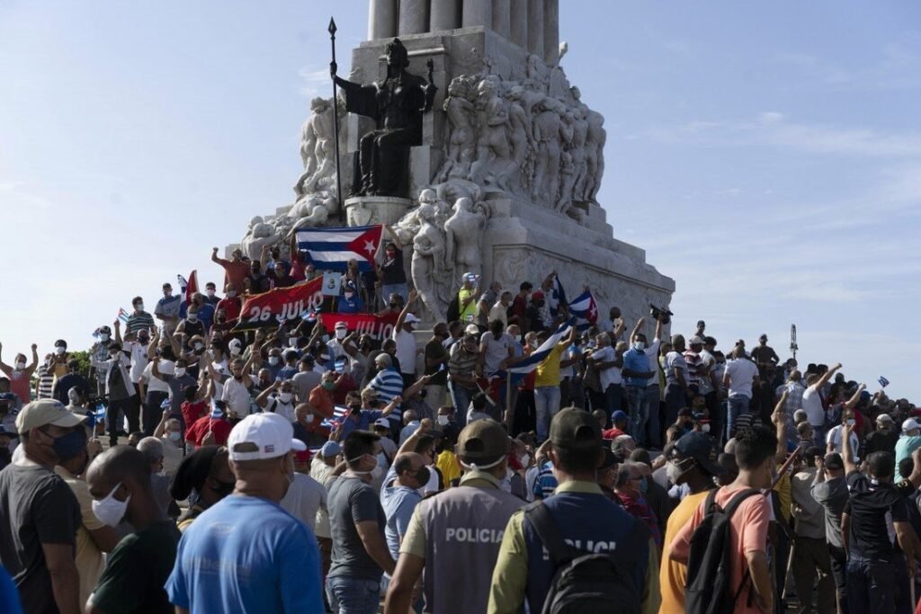 Cuban Revolution Again - Raul Castro and the Government flees Cuba | NewsComWorld.com